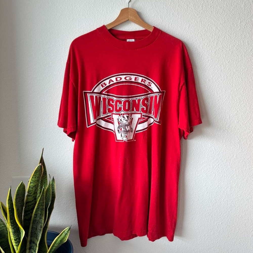 Vintage Red Logo 7 Wisconsin Badgers Tshirt